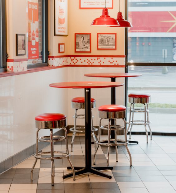 USA: Freddy's Frozen Custard and Steakburgers and NOROCK self-stabilzing table bases