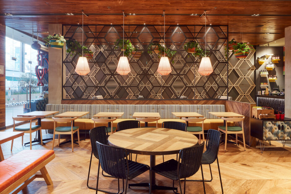 Nando's UK featuring Parkway self-stabilising table base