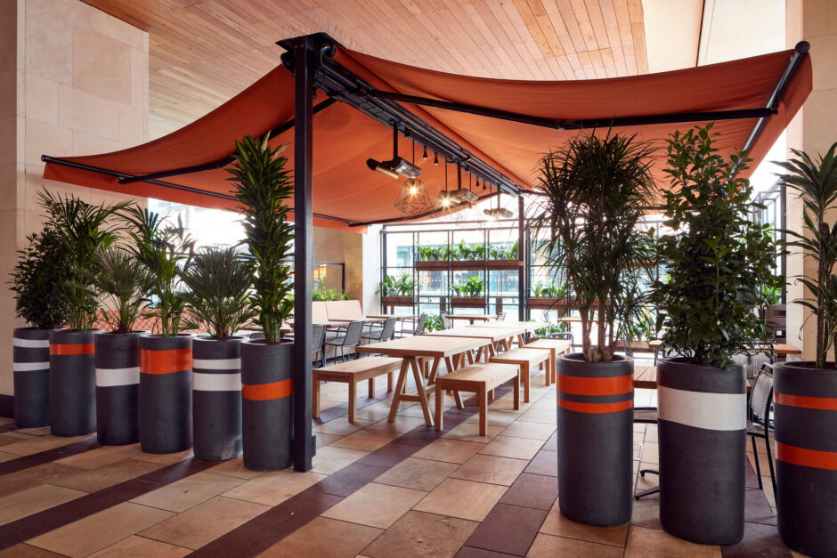 Shopping Centre alfresco dining with NOROCK self-stabilising table bases